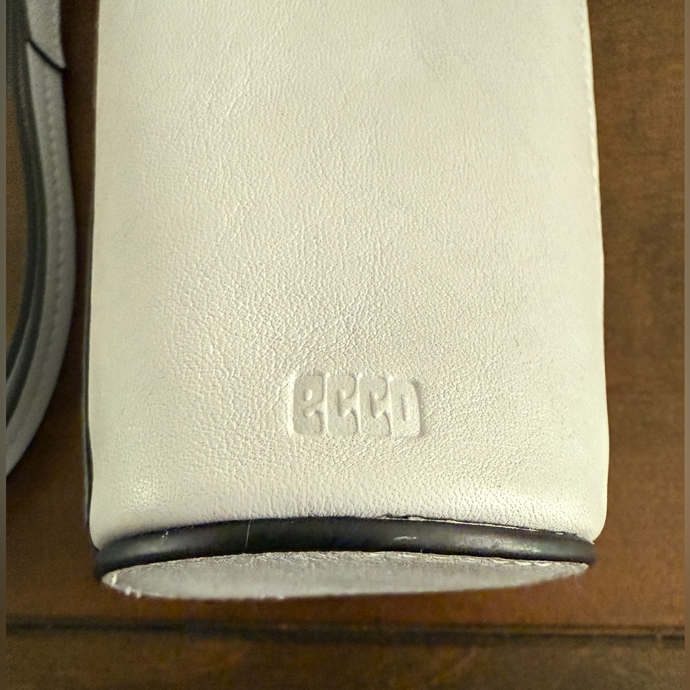 ECCO Pot Midi Spearling
Leather Pouch Wallet. New without tags. - Picture 3 of 5